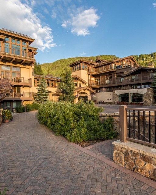 Manor Vail Lodge exterior summer